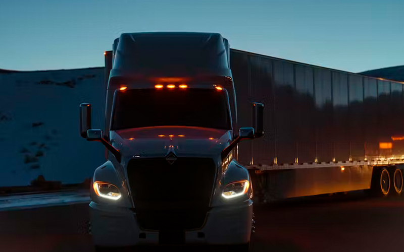 International (Navistar) LT Series International (Navistar) LT Series - image 1 of 4